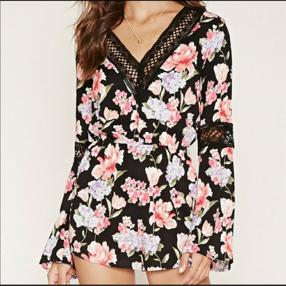 NEW! Forever 21 Floral Romper
Multi Color
